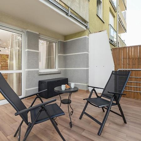 Pleasant Apartment With Terrace Cracow By Noclegi Renters Kraków Eksteriør billede