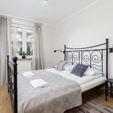 Pleasant Apartment With Terrace Cracow By Noclegi Renters Kraków Eksteriør billede