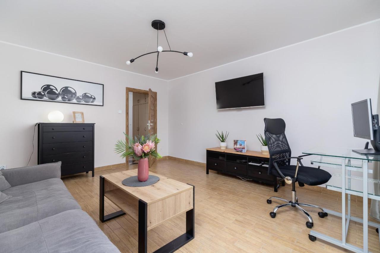 Pleasant Apartment With Terrace Cracow By Noclegi Renters Kraków Eksteriør billede