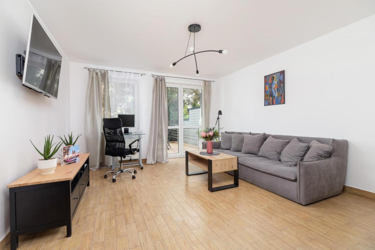 Pleasant Apartment With Terrace Cracow By Noclegi Renters Kraków Eksteriør billede