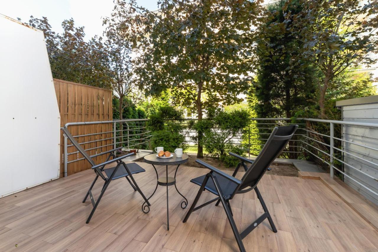 Pleasant Apartment With Terrace Cracow By Noclegi Renters Kraków Eksteriør billede