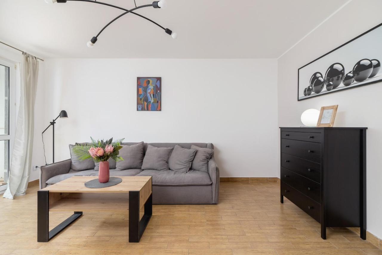 Pleasant Apartment With Terrace Cracow By Noclegi Renters Kraków Eksteriør billede