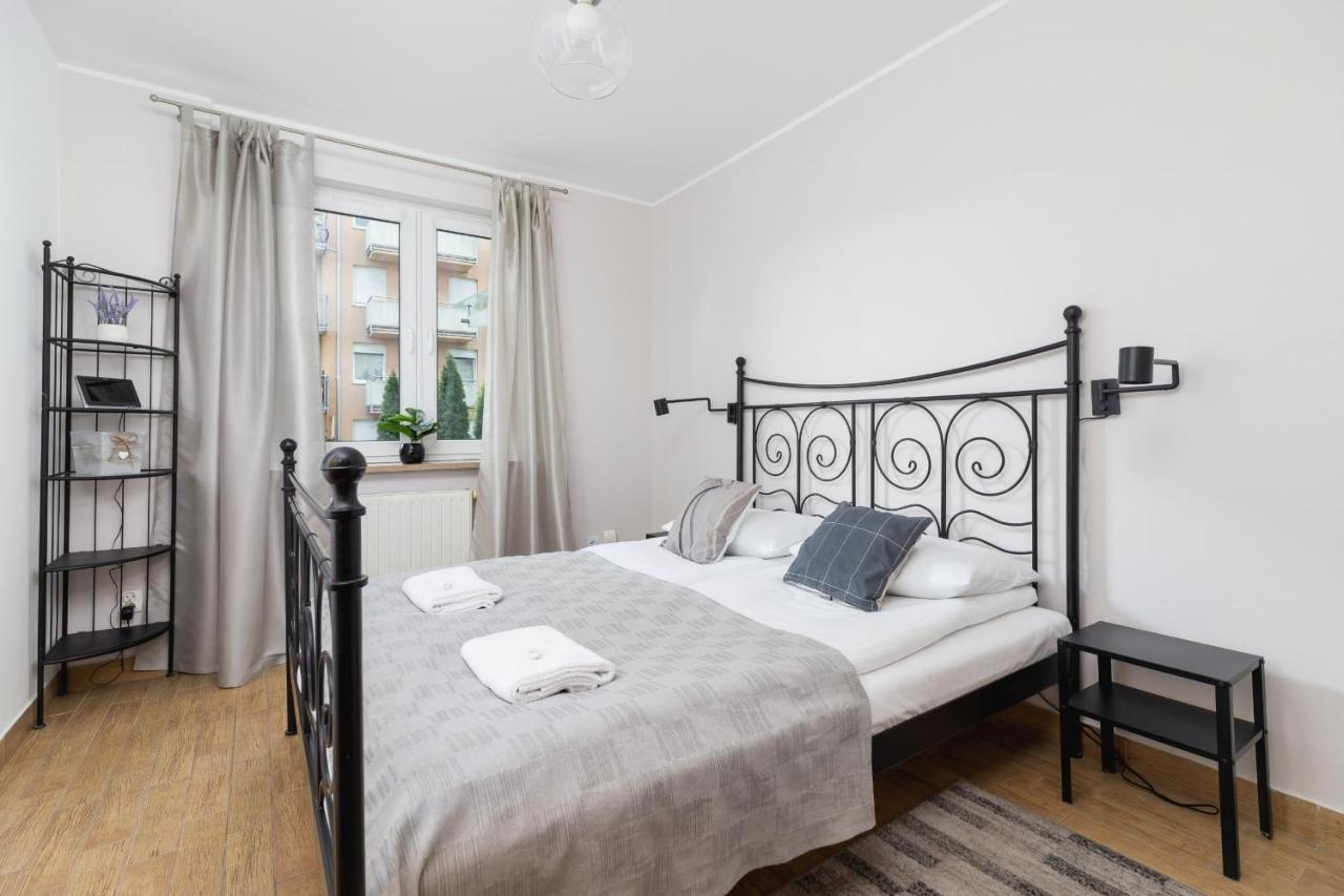 Pleasant Apartment With Terrace Cracow By Noclegi Renters Kraków Eksteriør billede