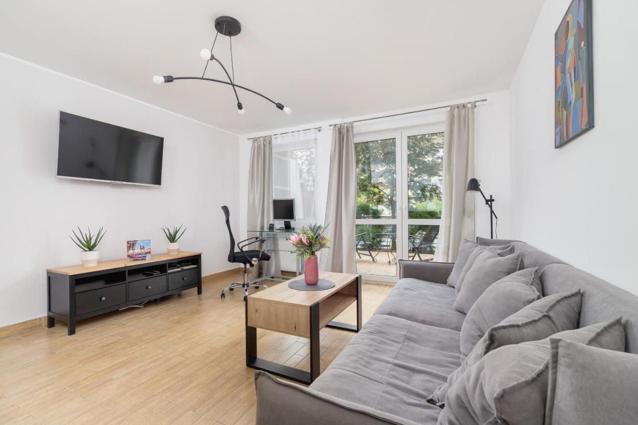 Pleasant Apartment With Terrace Cracow By Noclegi Renters Kraków Eksteriør billede