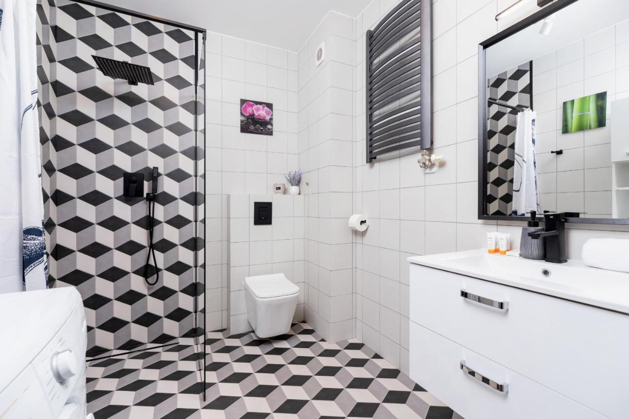 Pleasant Apartment With Terrace Cracow By Noclegi Renters Kraków Eksteriør billede
