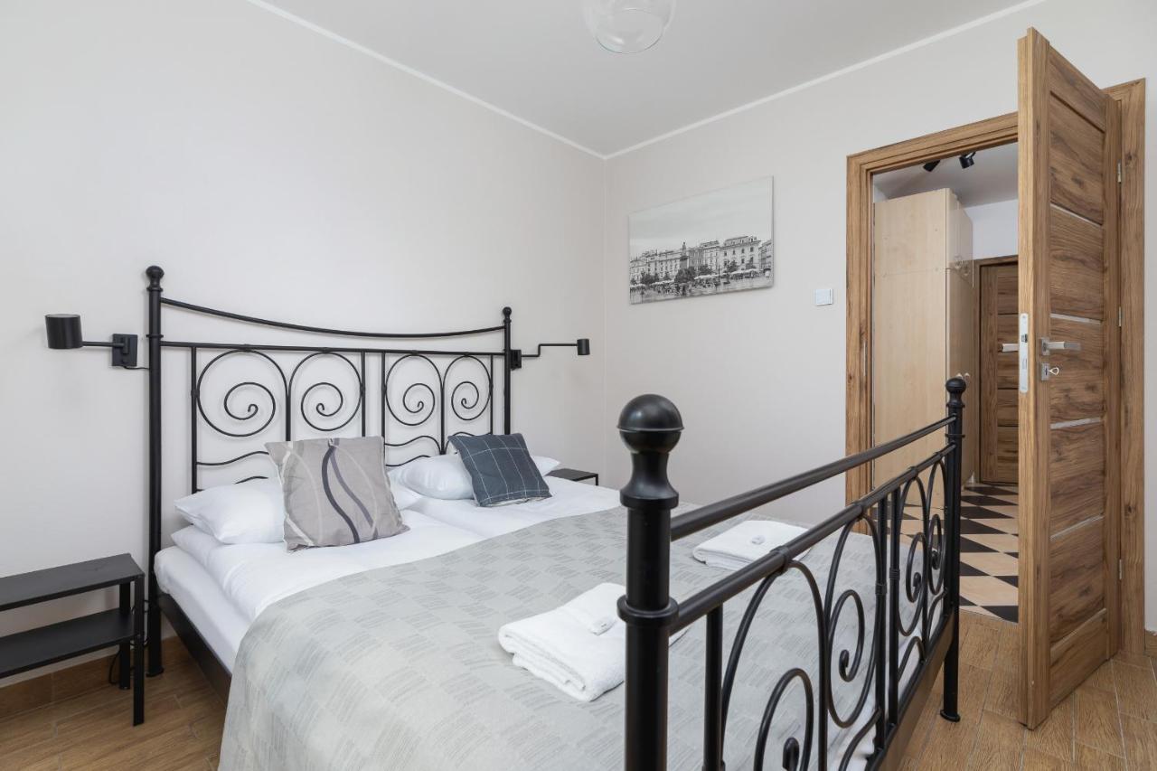 Pleasant Apartment With Terrace Cracow By Noclegi Renters Kraków Eksteriør billede