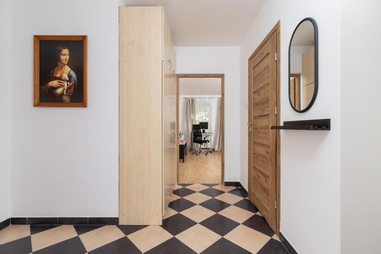 Pleasant Apartment With Terrace Cracow By Noclegi Renters Kraków Eksteriør billede
