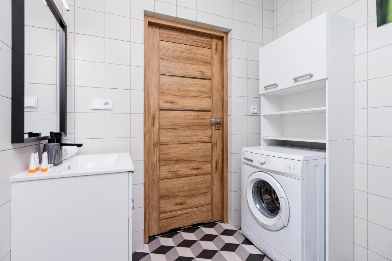 Pleasant Apartment With Terrace Cracow By Noclegi Renters Kraków Eksteriør billede