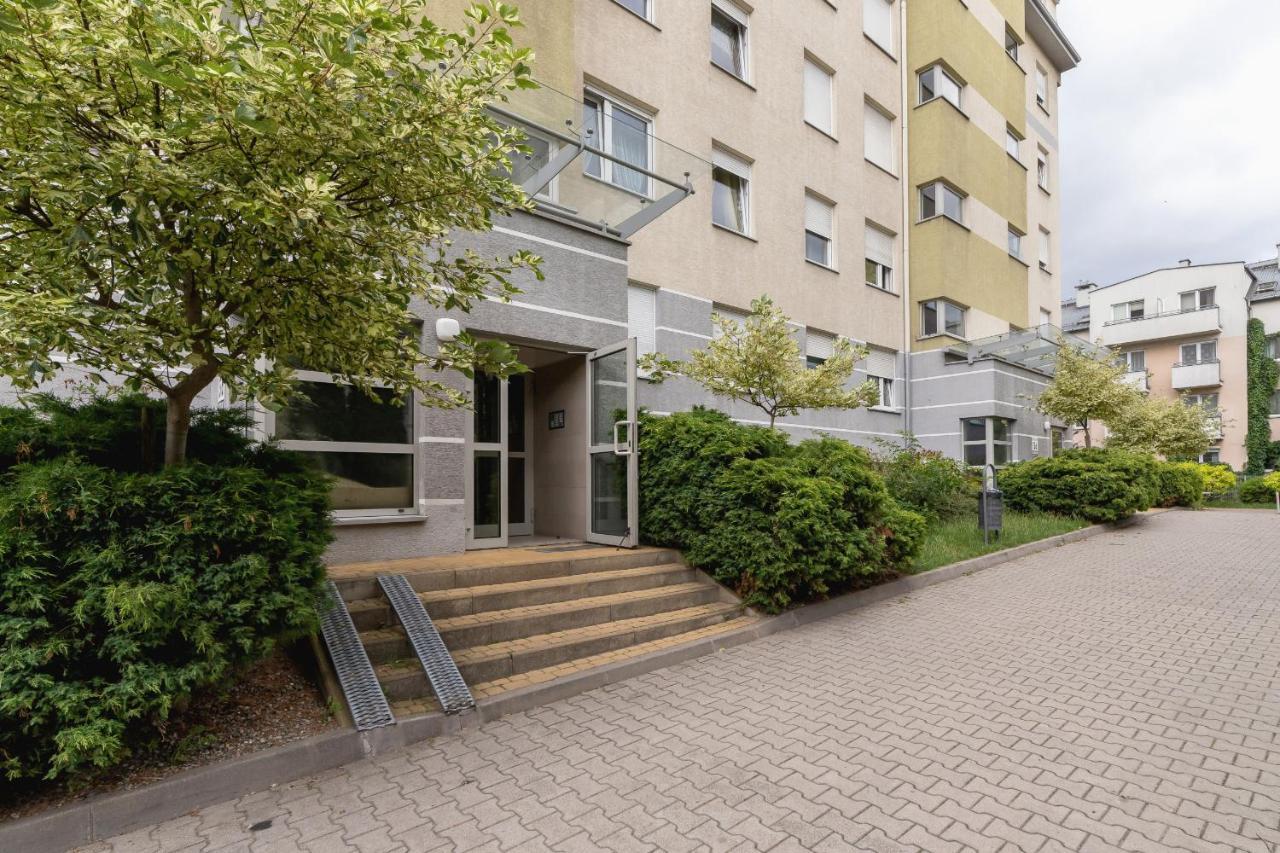 Pleasant Apartment With Terrace Cracow By Noclegi Renters Kraków Eksteriør billede